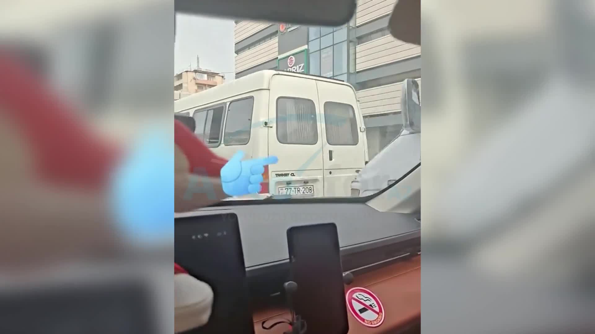 Taksi duracağını zəbt edib işıqforadək sıra yaratdılar 