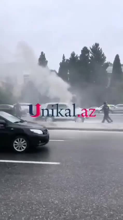 Bakıda "Niva" yandı 