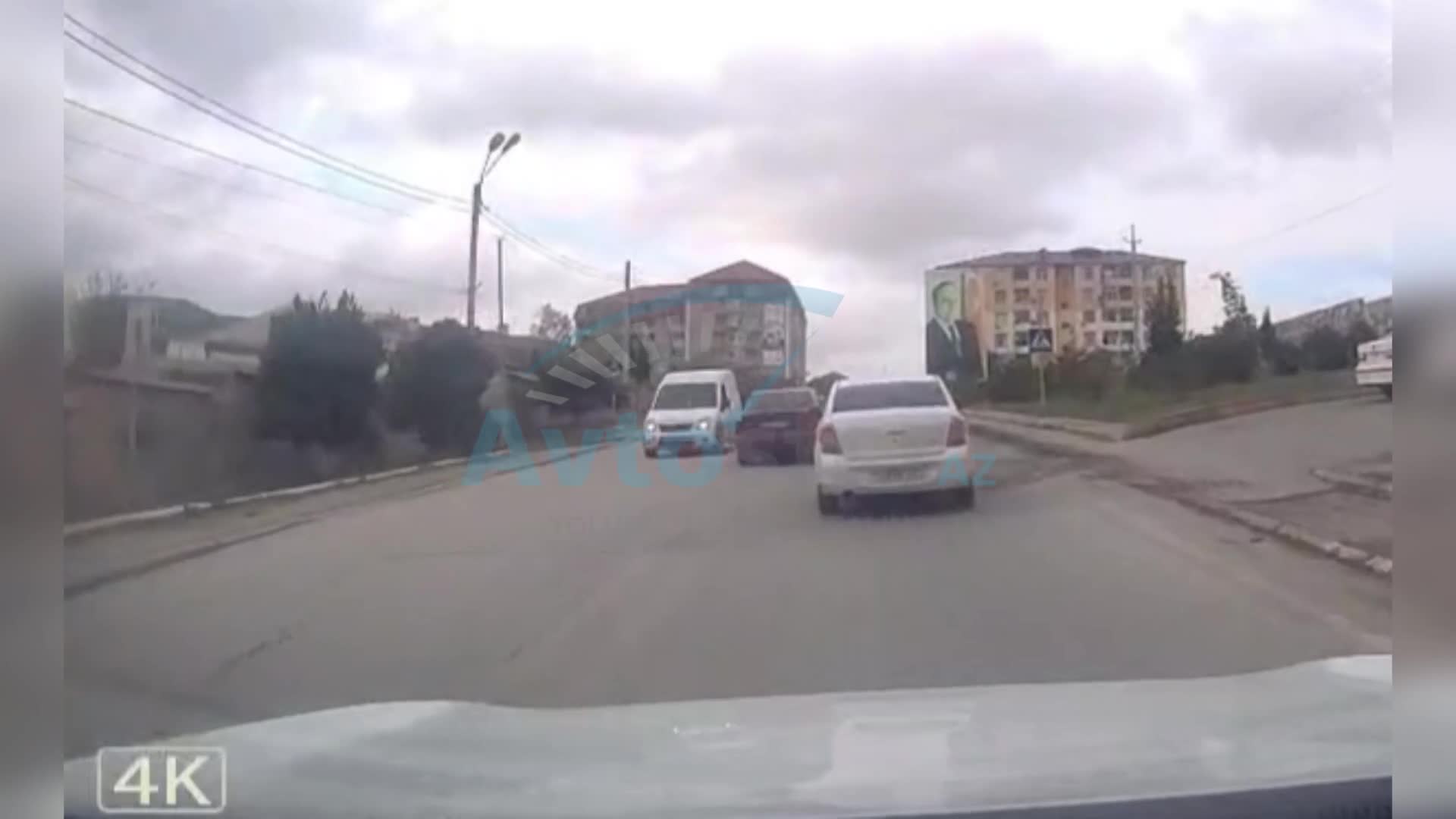 Əks yola çıxan sürücü maşınlara qəza şəraiti yaratdı