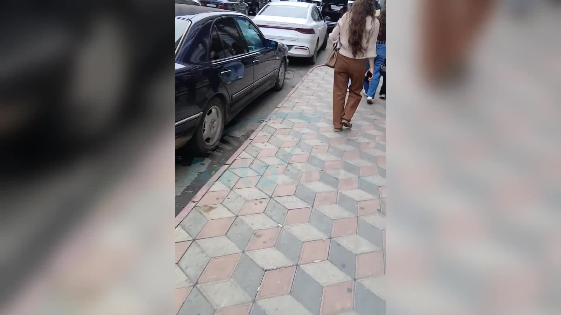 Taksi duracağını zəbt edib sürücünü çıxılmaz vəziyyətdə qoydular