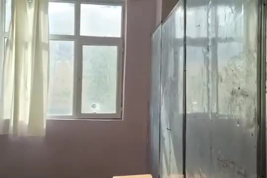 Məktəbə daş atdılar, şagirdlər xəsarət aldı