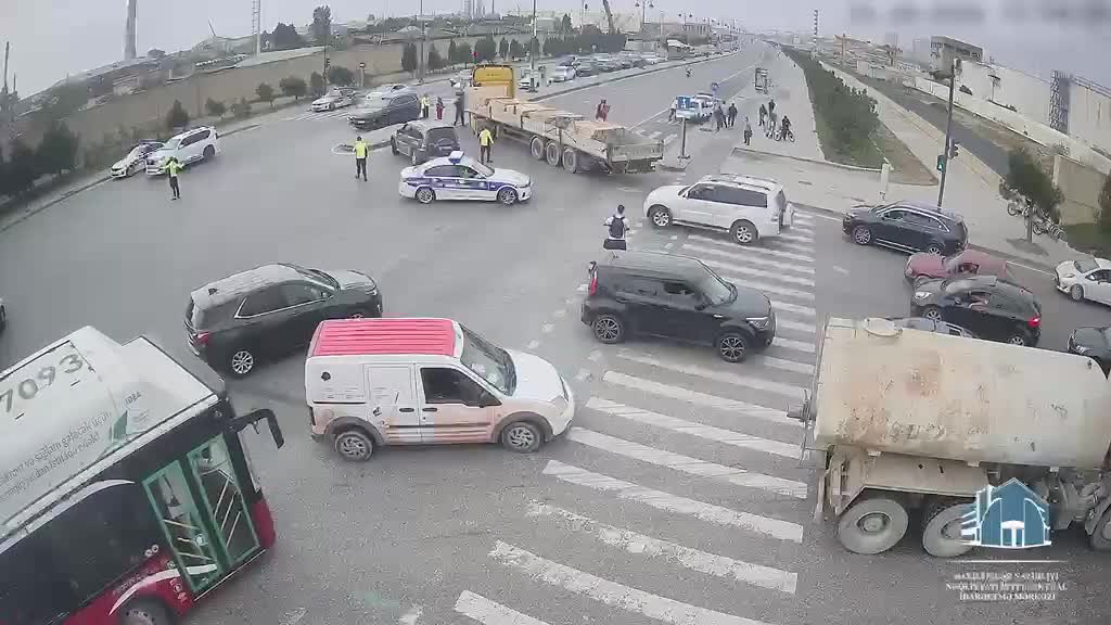 8 Noyabr prospekti ilə Süleyman Əhmədov