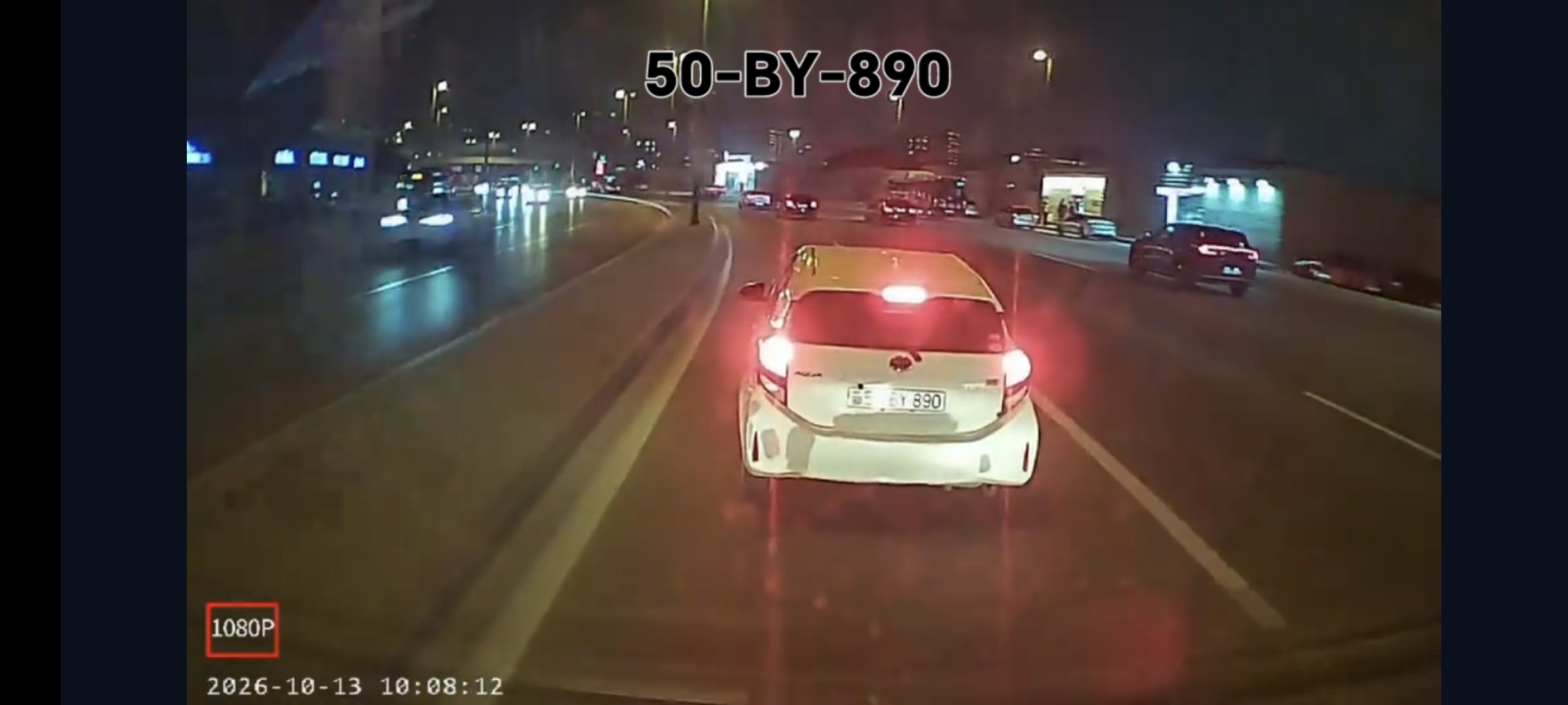 Bu sürücü nə güzgüyə baxır, nə yol verir