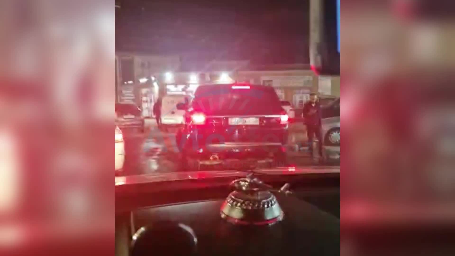 Bakıda tıxacdan qaçan “Range Rover” sürücüsü qəza törətdi
