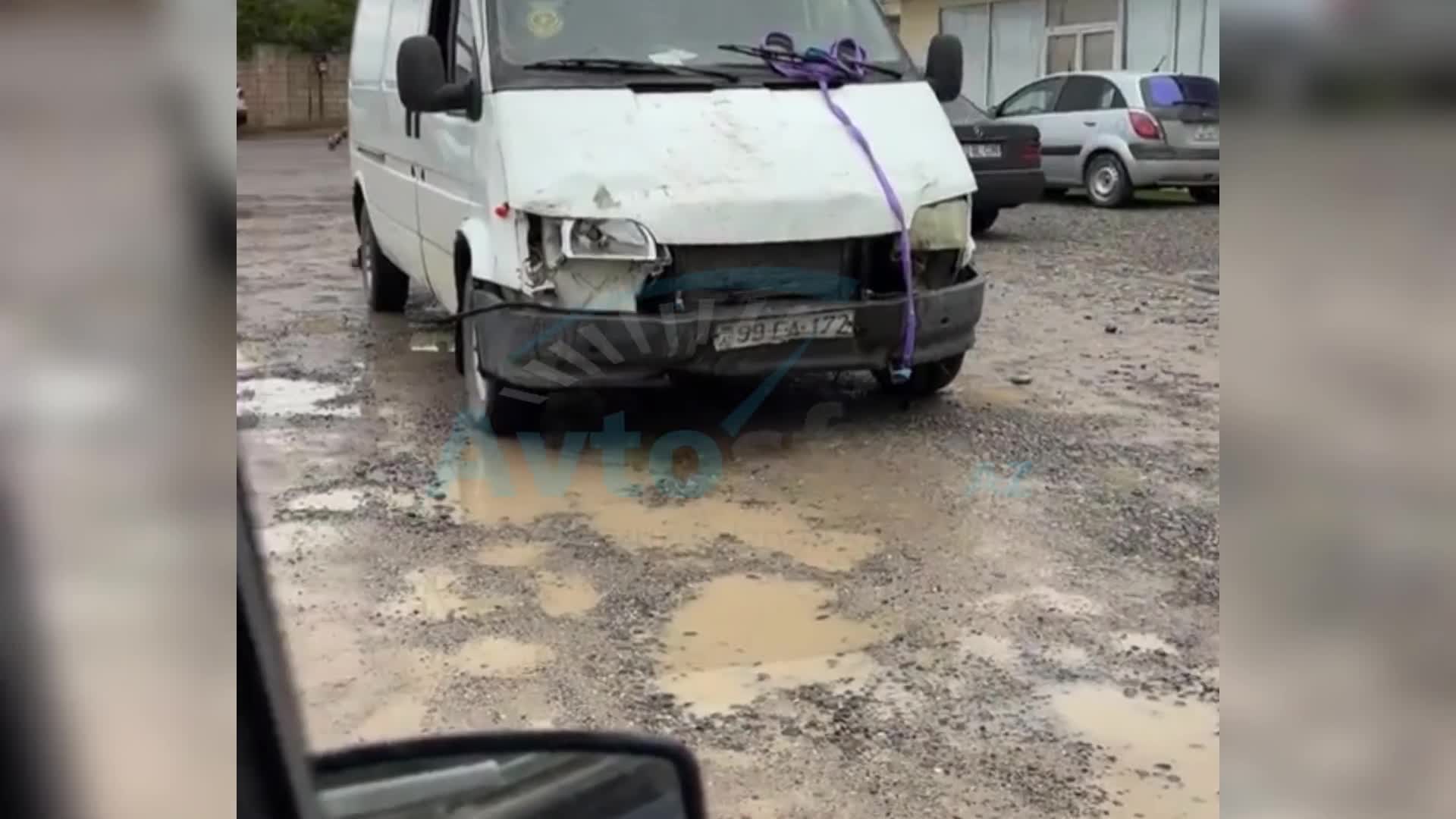  “KIA”dan yayınan yük maşını divara çırpıldı