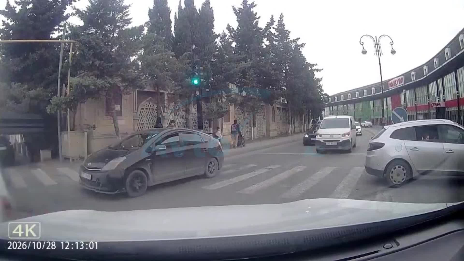 Yolayrıcına çatan kimi qaydaları unutdular 