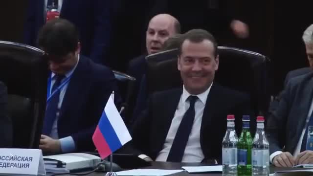 Medvedev Paşinyanı ələ saldı