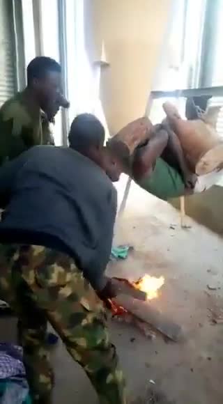 Nigeriya ordusu Şeyx Zəkzakinin tərəfdarlarına işgəncə verir