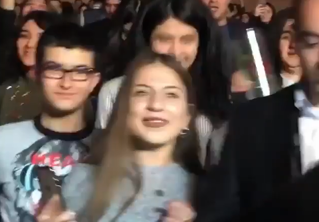 Murat Bozun Bakı konsertində izdiham - Qızlar hücum çəkdi 